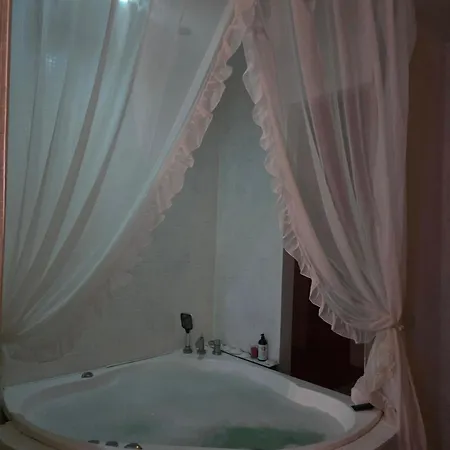 Apartamentai Su Jacuzzi Lejlighed *